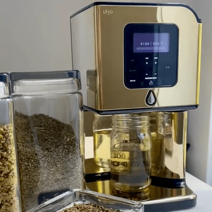 Gummy Edibles Making Kit with LĒVO Lux - Image 8