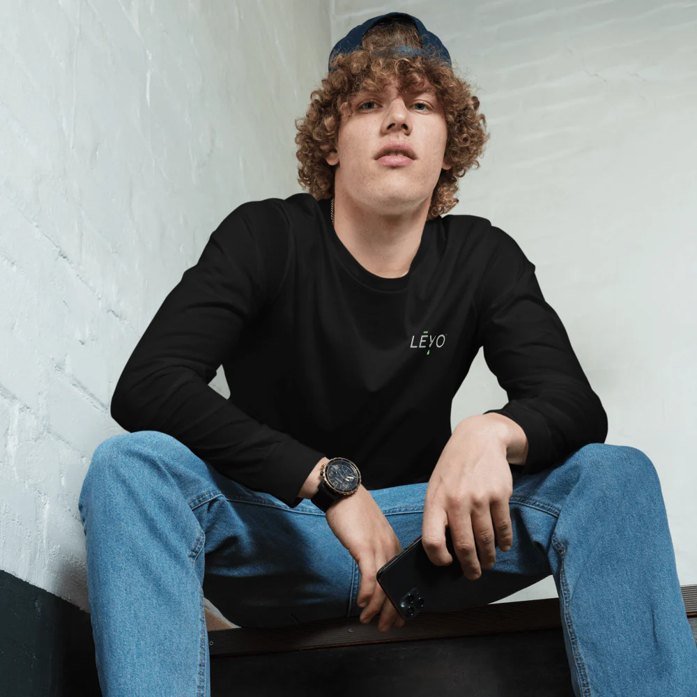 LĒVO Logo Long Sleeve Tee - Image 7